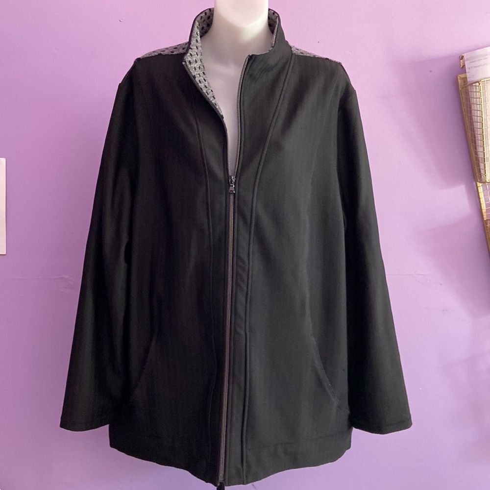 Chico's Zenergy Women's Black Full Zip Jacket Size 4 Stretch Activewear